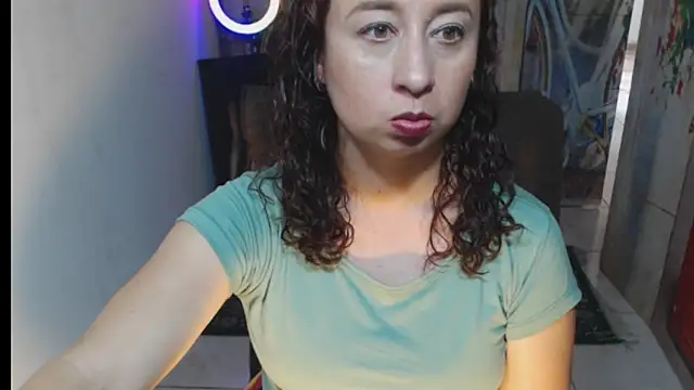 Snapshot of Milf_Valeria chatting on December 2025 05:21:02 PM Milf Valeria online show from December 2025 05:21:02 PM