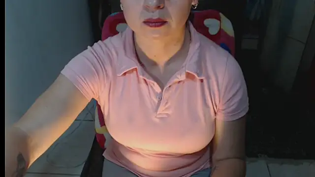 Milf Valeria online show from December 2025 05:18:02 PM