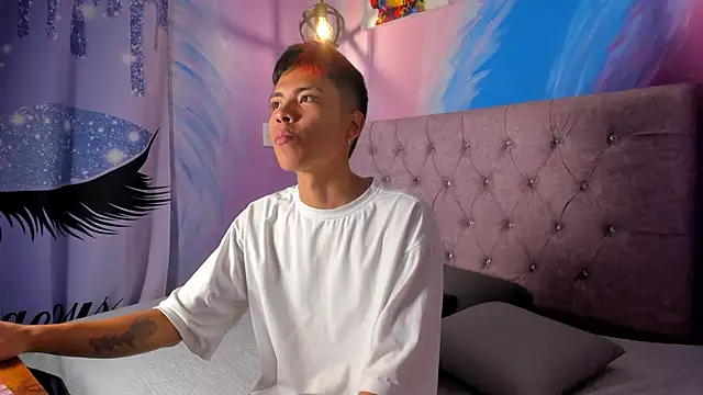 Snapshot of MaxiWildd chatting on September 2025 12:41:01 PM MaxiWildd online show from September 2025 12:41:01 PM