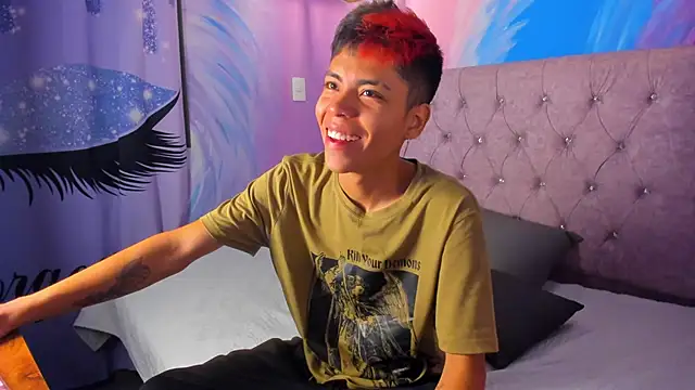 Snapshot of MaxiWildd chatting on September 2025 12:54:01 PM MaxiWildd online show from September 2025 12:54:01 PM