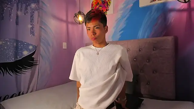 Snapshot of MaxiWildd chatting on October 2025 12:58:01 PM MaxiWildd online show from October 2025 12:58:01 PM