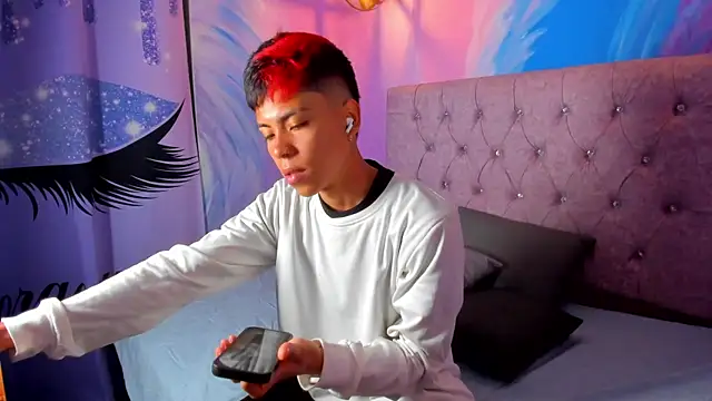 Snapshot of MaxiWildd chatting on October 2025 12:48:02 PM MaxiWildd online show from October 2025 12:48:02 PM