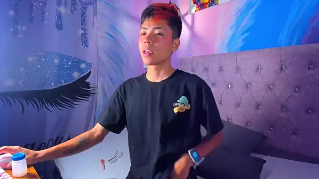 Snapshot of MaxiWildd chatting on October 2025 01:44:01 PM MaxiWildd online show from October 2025 01:44:01 PM