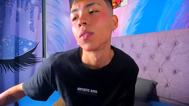 Snapshot of MaxiWildd chatting on October 2025 01:07:01 PM MaxiWildd online show from October 2025 01:07:01 PM