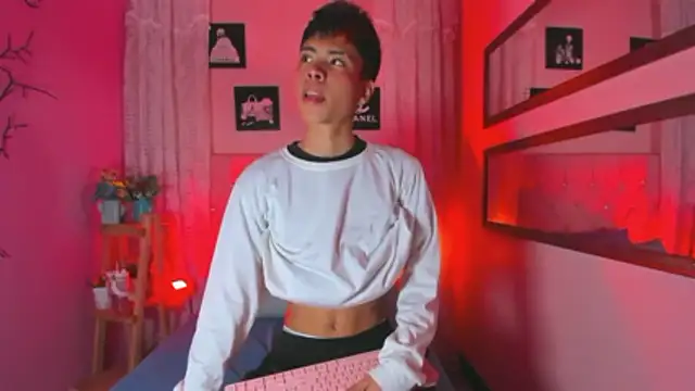 Snapshot of MaxiWildd chatting on November 2025 01:10:02 PM MaxiWildd online show from November 2025 01:10:02 PM