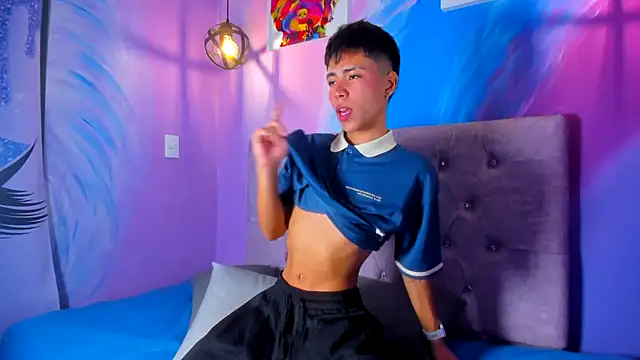 Snapshot of MaxiWildd chatting on November 2025 01:01:01 PM MaxiWildd online show from November 2025 01:01:01 PM