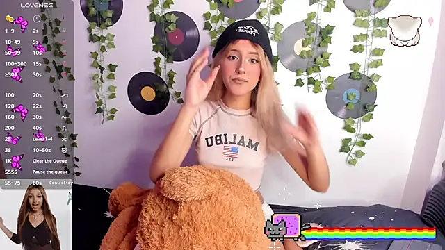 Snapshot of Amy_Moonlight chatting on September 2025 09:06:02 PM Amy Moonlight online show from September 2025 09:06:02 PM