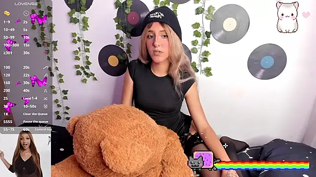 Snapshot of Amy_Moonlight chatting on September 2025 10:04:01 PM Amy Moonlight online show from September 2025 10:04:01 PM