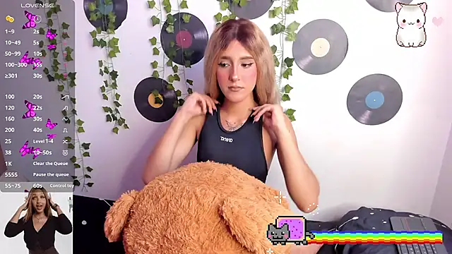 Snapshot of Amy_Moonlight chatting on October 2025 10:06:02 PM Amy Moonlight online show from October 2025 10:06:02 PM