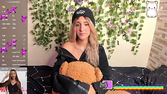 Snapshot of Amy_Moonlight chatting on October 2025 10:10:01 PM Amy Moonlight online show from October 2025 10:10:01 PM