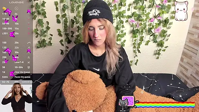 Snapshot of Amy_Moonlight chatting on November 2025 08:33:02 PM Amy Moonlight online show from November 2025 08:33:02 PM