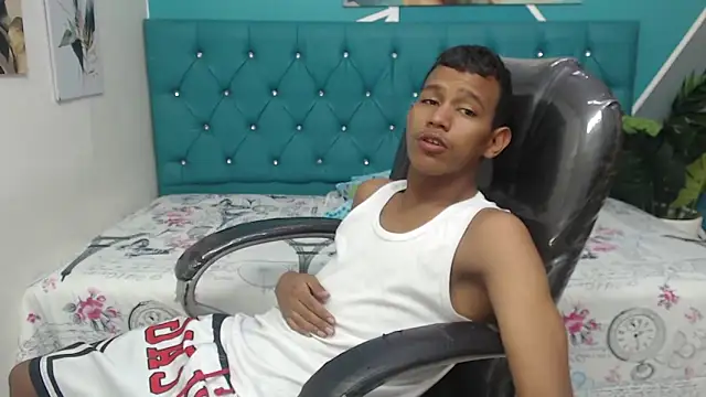 Snapshot of Rory_castro chatting on September 2025 10:35:02 PM Rory castro online show from September 2025 10:35:02 PM