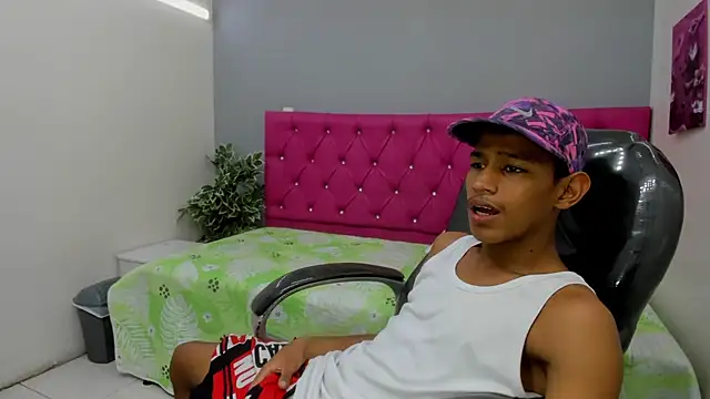 Snapshot of Rory_castro chatting on October 2025 07:23:02 PM Rory castro online show from October 2025 07:23:02 PM