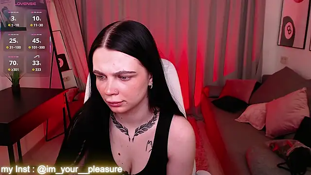 Snapshot of Michela_Fruet chatting on February 2026 01:01:02 AM Michela Fruet online show from February 2026 01:01:02 AM