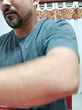 Bradd 32 online show from November 2025 01:48:02 AM