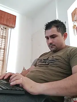 Snapshot of Bradd_32 chatting on May 2026 05:01:01 PM Bradd 32 online show from May 2026 05:01:01 PM
