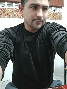 Snapshot of Bradd_32 chatting on May 2026 04:07:02 AM Bradd 32 online show from May 2026 04:07:02 AM