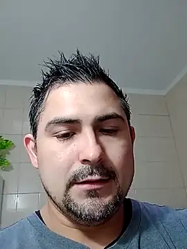Snapshot of Bradd_32 chatting on May 2026 12:01:01 PM Bradd 32 online show from May 2026 12:01:01 PM