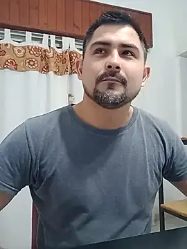 Snapshot of Bradd_32 chatting on June 2026 11:33:01 AM Bradd 32 online show from June 2026 11:33:01 AM