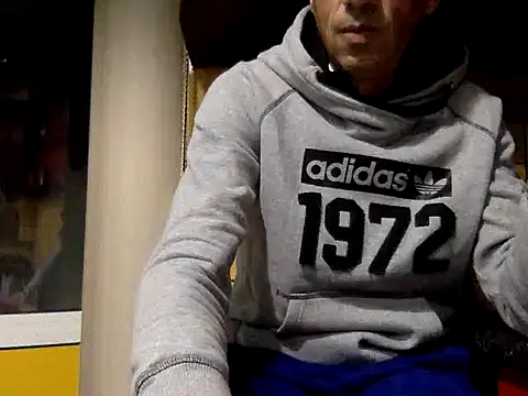 adiluci1 online show from October 2025 01:48:02 AM