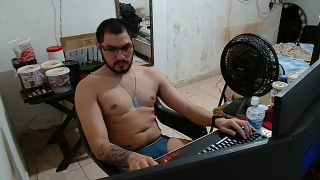 Snapshot of Leonino231 chatting on October 2025 12:10:02 AM Leonino231 online show from October 2025 12:10:02 AM