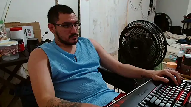 Snapshot of Leonino231 chatting on November 2025 01:00:02 AM Leonino231 online show from November 2025 01:00:02 AM