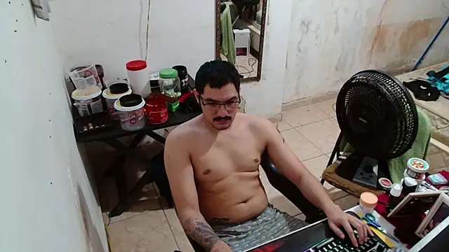 Snapshot of Leonino231 chatting on December 2025 04:13:02 PM Leonino231 online show from December 2025 04:13:02 PM