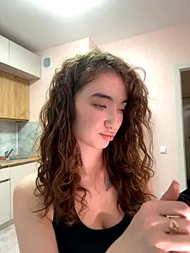 Adelina Bliss online show from November 2025 01:32:02 PM