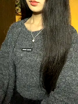 Snapshot of Nhinhi18 chatting on November 2025 03:45:01 PM Nhinhi18 online show from November 2025 03:45:01 PM