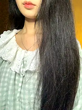 Snapshot of Nhinhi18 chatting on December 2025 03:17:01 PM Nhinhi18 online show from December 2025 03:17:01 PM