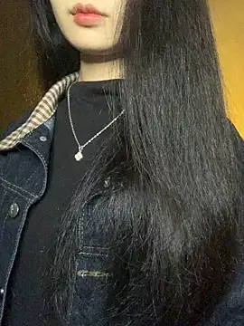 Snapshot of Nhinhi18 chatting on December 2025 03:18:02 PM Nhinhi18 online show from December 2025 03:18:02 PM