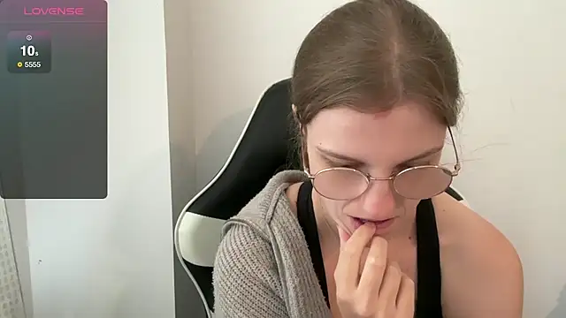 Snapshot of BustyKellyXXX chatting on November 2025 10:03:01 AM BustyKellyXXX online show from November 2025 10:03:01 AM