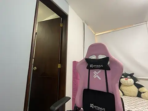 Snapshot of lucy_grey25 chatting on September 2025 02:20:01 PM lucy grey25 online show from September 2025 02:20:01 PM