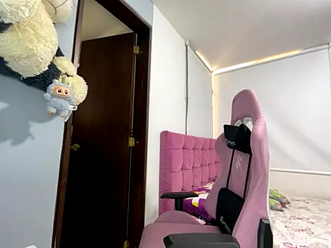 Snapshot of lucy_grey25 chatting on September 2025 03:39:02 PM lucy grey25 online show from September 2025 03:39:02 PM