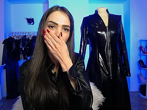 Snapshot of AlienaMoore chatting on February 2026 11:50:02 PM AlienaMoore online show from February 2026 11:50:02 PM