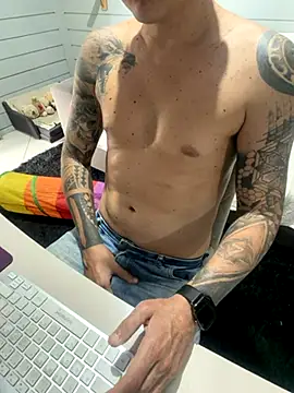 Snapshot of AnimistEquity chatting on October 2025 01:34:01 PM AnimistEquity online show from October 2025 01:34:01 PM