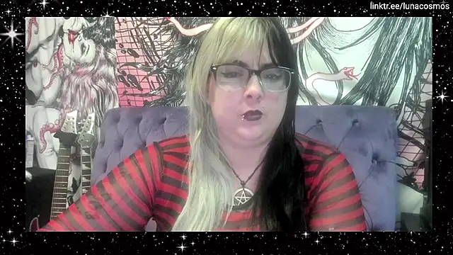 Snapshot of LunaCosmos chatting on November 2025 03:29:02 AM LunaCosmos online show from November 2025 03:29:02 AM