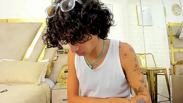 Ibratxandy online show from November 2025 07:18:02 PM