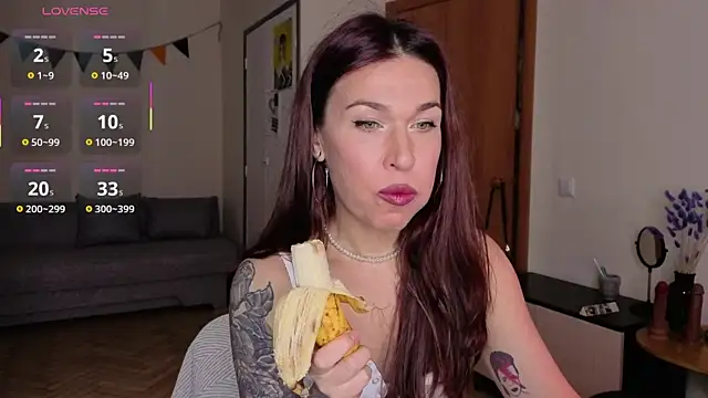 ReginaFoXXXy online show from April 2026 02:09:01 PM