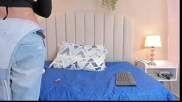 Rachel Donnelly online show from December 2025 04:32:01 AM