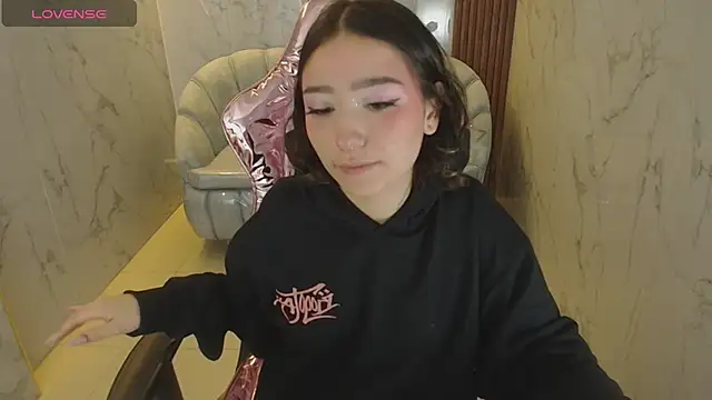 Snapshot of venuss09_s chatting on December 2025 01:49:02 PM venuss09 s online show from December 2025 01:49:02 PM