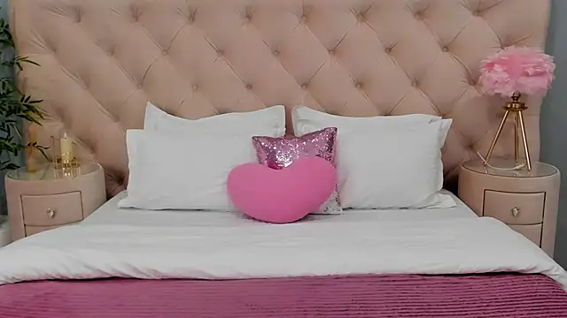 NoraHaynes online show from February 2026 03:05:02 AM