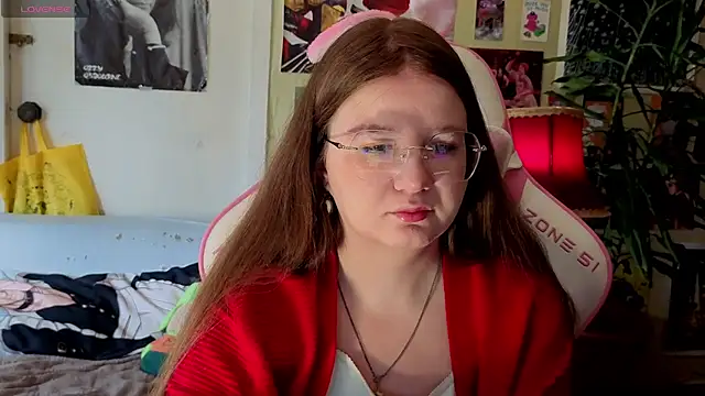 Snapshot of Sienna-Cow chatting on September 2025 11:03:01 AM Sienna-Cow online show from September 2025 11:03:01 AM