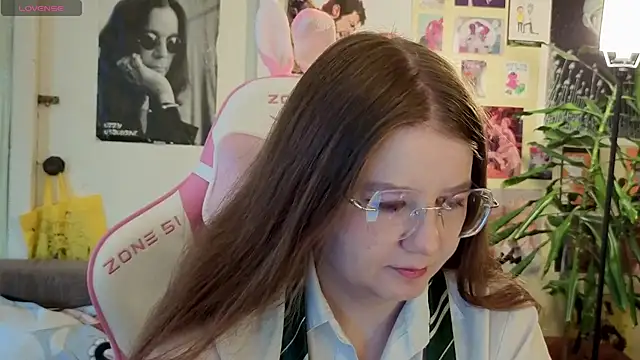 Snapshot of Sienna-Cow chatting on October 2025 12:26:02 PM Sienna-Cow online show from October 2025 12:26:02 PM