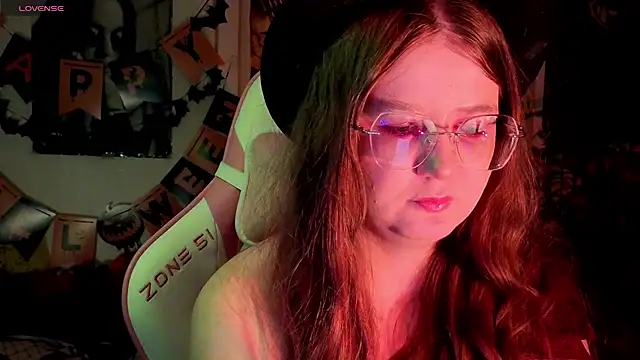 Snapshot of Sienna-Cow chatting on October 2025 01:01:02 PM Sienna-Cow online show from October 2025 01:01:02 PM