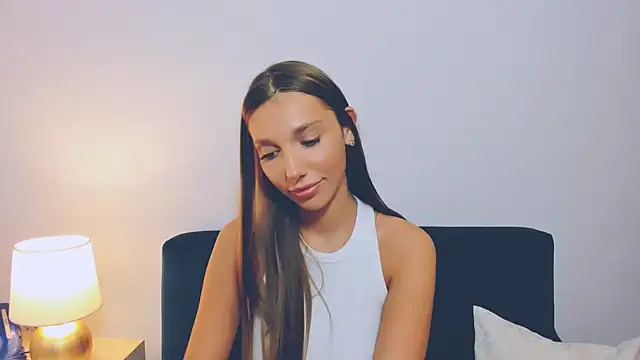 Snapshot of EmmaGorgeous chatting on October 2025 06:17:02 PM EmmaGorgeous online show from October 2025 06:17:02 PM