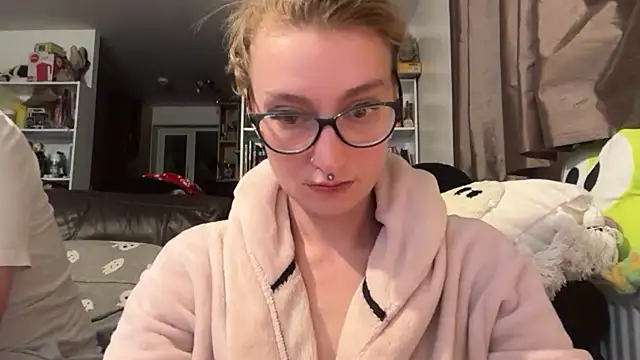 Snapshot of harleyblair chatting on November 2025 11:10:01 PM harleyblair online show from November 2025 11:10:01 PM