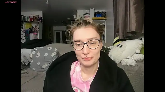 harleyblair online show from April 2026 10:07:01 PM