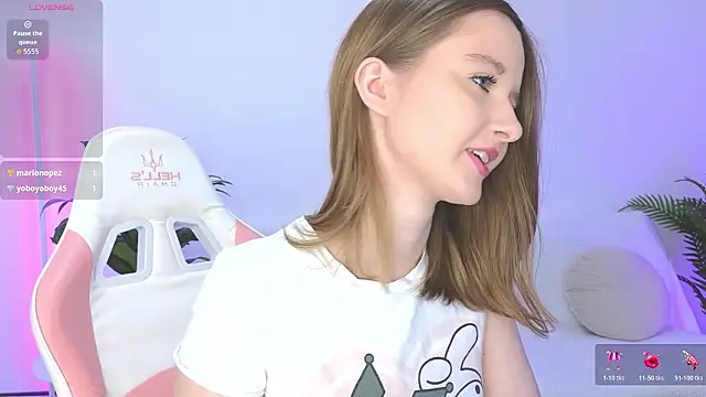 Snapshot of AlexsisFaee chatting on February 2026 01:53:02 PM AlexsisFaee online show from February 2026 01:53:02 PM