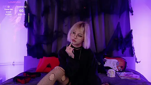 Snapshot of LiyaLuna chatting on September 2025 02:08:01 PM LiyaLuna online show from September 2025 02:08:01 PM